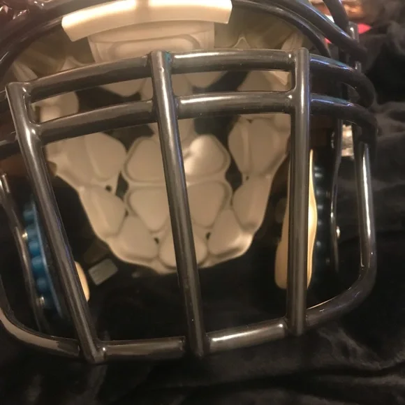 Schutt Black Football Helmet - Picture 3 of 9